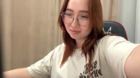 mira_light_ online show from November 19, 6:30 pm