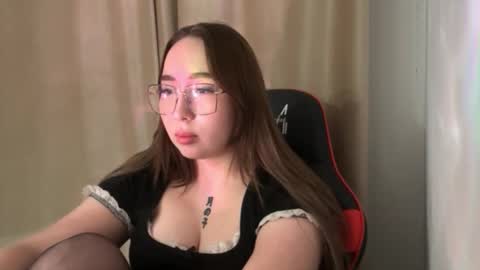 mira_light_ online show from November 14, 1:33 pm