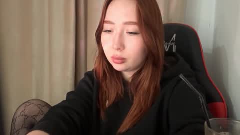 mira_light_ online show from November 18, 6:20 pm