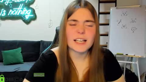 miraa_bloom online show from January 19, 2:24 pm