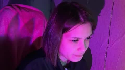 MiraLaPics online show from April 8, 9:28 pm