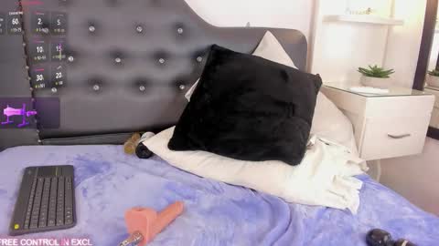 Mirandas room online show from November 7, 9:42 pm