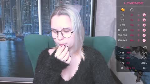 Snapshot of miray_kuriyama chatting on December 7, 3:08 pm Kira online show from December 7, 3:08 pm