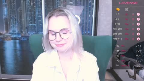 Snapshot of miray_kuriyama chatting on December 8, 3:56 pm Kira online show from December 8, 3:56 pm
