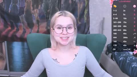 Snapshot of miray_kuriyama chatting on February 12, 8:29 pm Kira online show from February 12, 8:29 pm