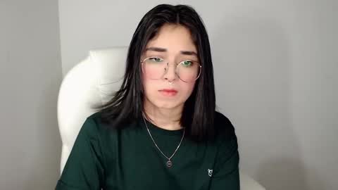 Snapshot of misha__sweet__27 chatting on February 6, 5:25 am misha online show from February 6, 5:25 am