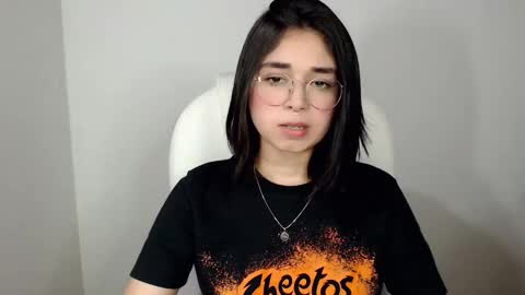 Snapshot of misha__sweet__27 chatting on February 5, 4:37 am misha online show from February 5, 4:37 am