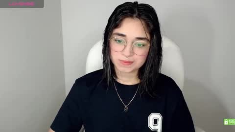 Snapshot of misha__sweet__27 chatting on February 26, 8:28 am misha online show from February 26, 8:28 am