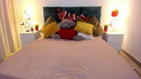 mishapallmer online show from October 28, 8:09 am