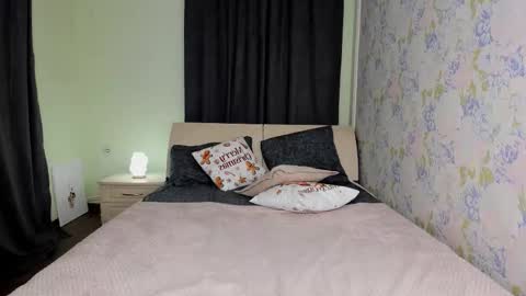 mishapallmer online show from February 4, 11:46 am