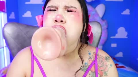 Sara online show from May 21, 6:17 pm