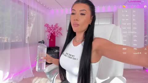 miss_diamond__ online show from May 13, 5:35 am