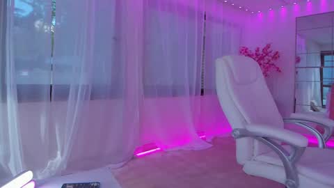 miss_diamond__ online show from May 6, 6:17 am
