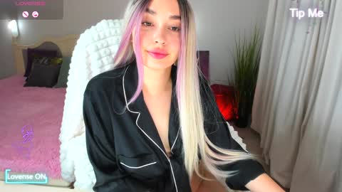 Snapshot of miss_elias chatting on January 31, 4:17 pm Elia online show from January 31, 4:17 pm