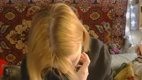 Elis online show from May 7, 12:31 pm