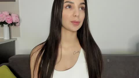 Snapshot of miss_emilyy chatting on December 23, 7:52 pm Emily online show from December 23, 7:52 pm