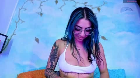 miss_evans_ online show from May 4, 5:55 am