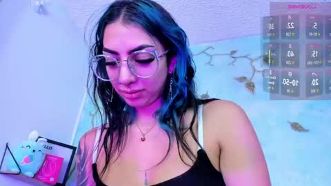 miss_evans_ online show from May 11, 12:24 am