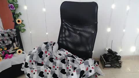 Snapshot of miss_evoleth2 chatting on December 12, 9:04 pm Miss Evoleth online show from December 12, 9:04 pm