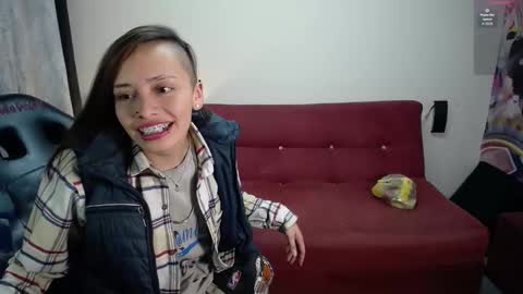 miss_foxxy_ online show from September 19, 6:45 am