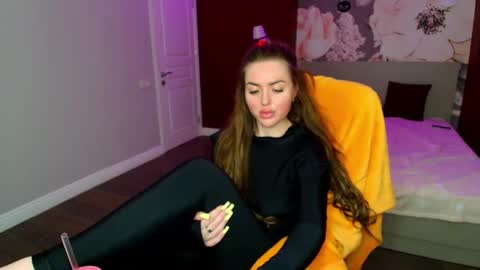 miss_kiten online show from May 6, 11:53 pm