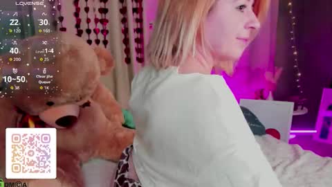 miss_lisaa online show from February 19, 2:44 am