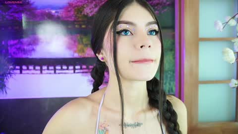 miss_lucyla online show from December 12, 10:56 am