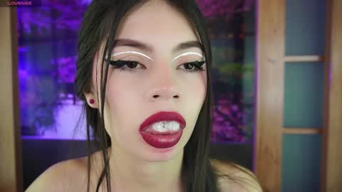 miss_lucyla online show from December 28, 11:19 am