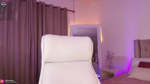 Amy Olivera online show from November 26, 1:12 pm