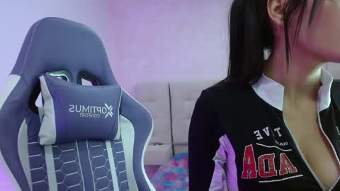 miss_sofiii online show from April 4, 1:43 pm