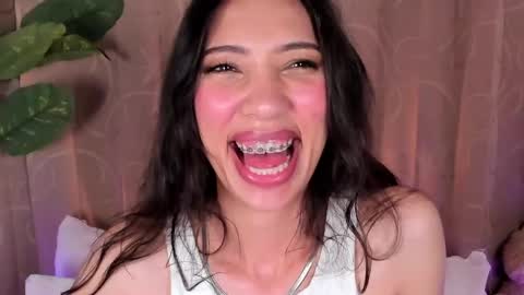 Miss Veronica online show from May 25, 1:10 pm
