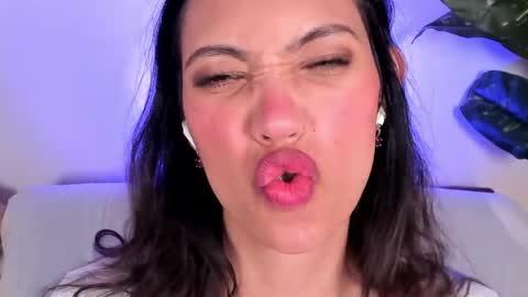 Miss Veronica online show from May 14, 1:39 pm