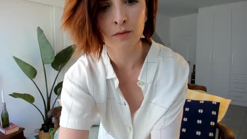 Snapshot of missalexthorn chatting on October 28, 9:26 am Alexandra Thorn online show from October 28, 9:26 am