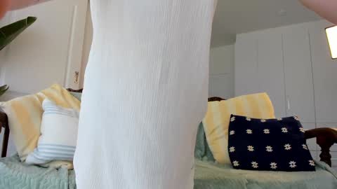 Snapshot of missalexthorn chatting on October 21, 9:24 am Alexandra Thorn online show from October 21, 9:24 am