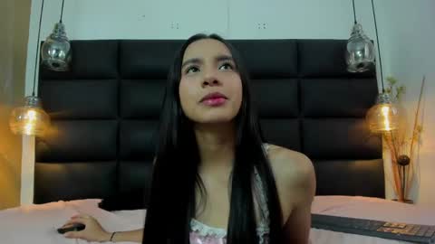 charllote online show from May 10, 8:33 pm