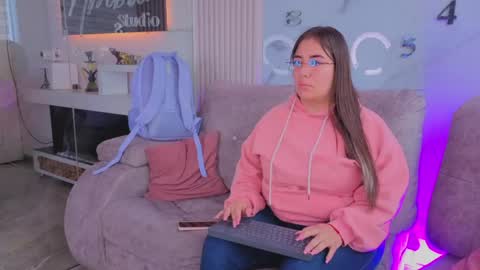 misscheelsee_as online show from April 10, 1:50 pm