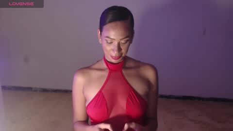 Snapshot of misscruzxz chatting on October 14, 12:35 am Donna di Diamanti online show from October 14, 12:35 am