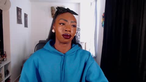 Emilie Diaz online show from March 30, 3:55 pm