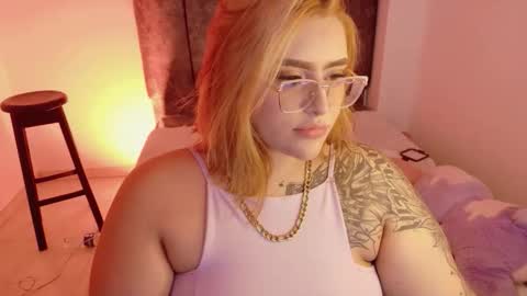 missevans_ online show from March 10, 3:54 am
