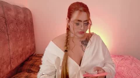 missevans_ online show from June 9, 9:47 pm
