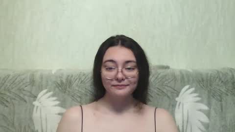 Snapshot of missis_mona chatting on December 7, 8:27 pm missis mona online show from December 7, 8:27 pm
