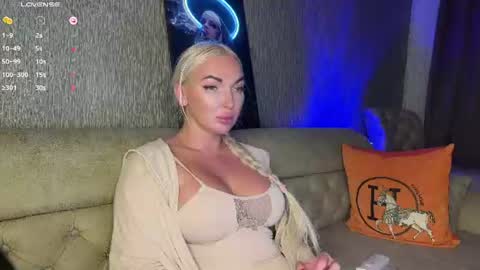 Jess online show from August 6, 8:27 pm