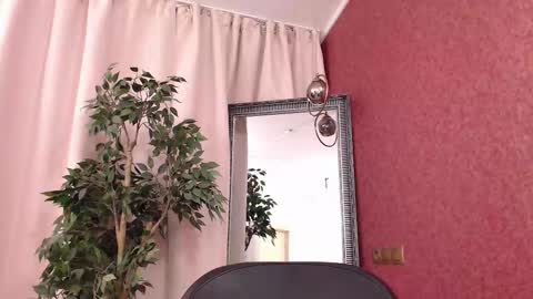 missjuliaxx online show from October 1, 7:35 am