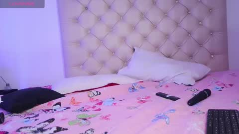 Snapshot of misskatiia chatting on February 15, 12:22 pm misskatiia online show from February 15, 12:22 pm