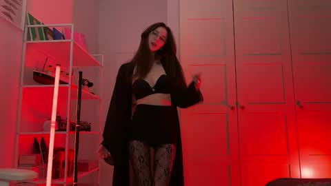 misslalii online show from May 13, 9:42 pm
