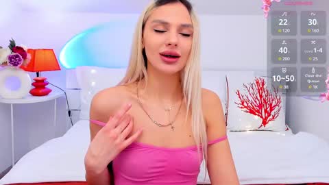 Snapshot of misslou_ chatting on February 15, 6:23 am Lou online show from February 15, 6:23 am