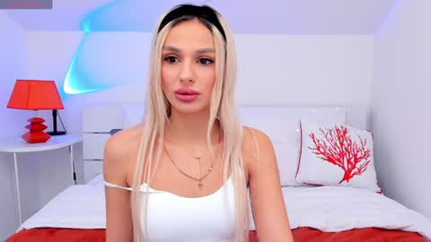 Snapshot of misslou_ chatting on January 26, 6:07 am Lou online show from January 26, 6:07 am
