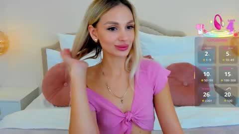 Snapshot of misslou_ chatting on September 29, 5:12 am Lou online show from September 29, 5:12 am