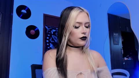 Miss Luna online show from October 2, 8:25 pm
