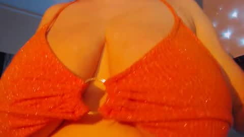 Snapshot of missmelons_ chatting on February 12, 3:06 pm Li online show from February 12, 3:06 pm